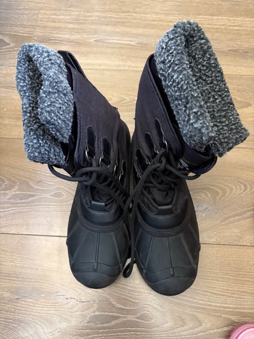 Men’s snowboots, size 9